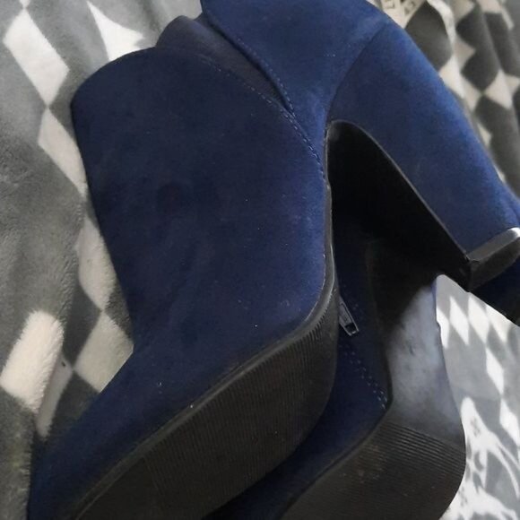 Candies Faux Suede Navy 4 Inch Block Heel Ankle Booties Size  7 - Picture 10 of 14